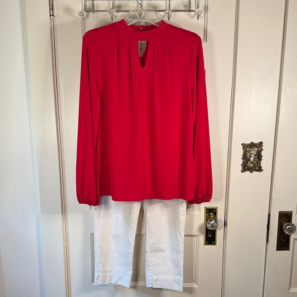 Chico’s Red Keyhole Blouse & So Slimming Cropped White Pants Capris